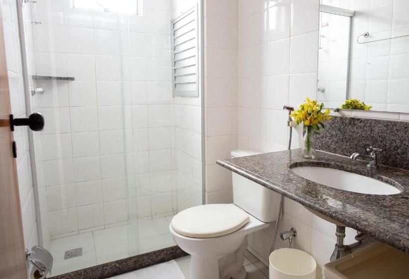 标准三人间, Pampulha Flat