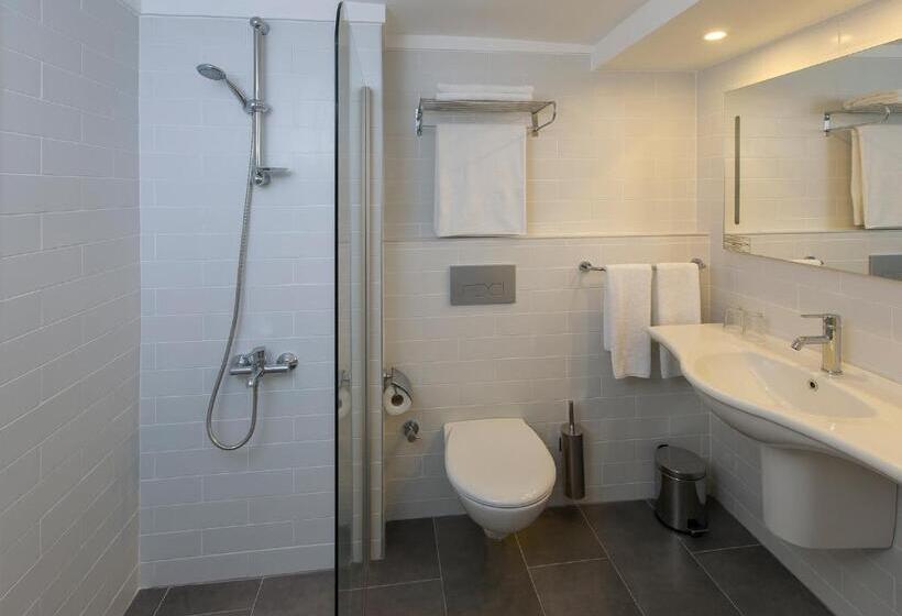 غرفة قياسية إطلالة جانبية علي البحر, The Beachfront Hotel Adult Only 16 Plus