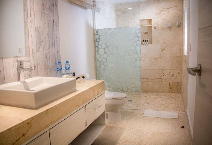 Suite, The Palm