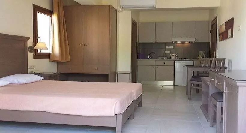 スーペリアスタジオ, Maria Lambis Apartments