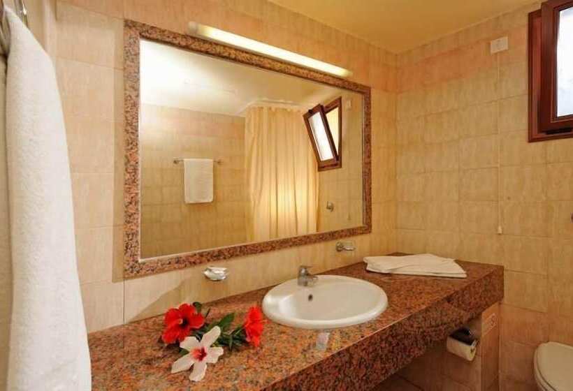 דירת חדר, Maria Lambis Apartments