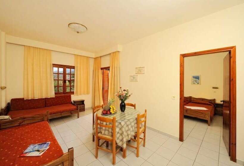 דירת חדר, Maria Lambis Apartments