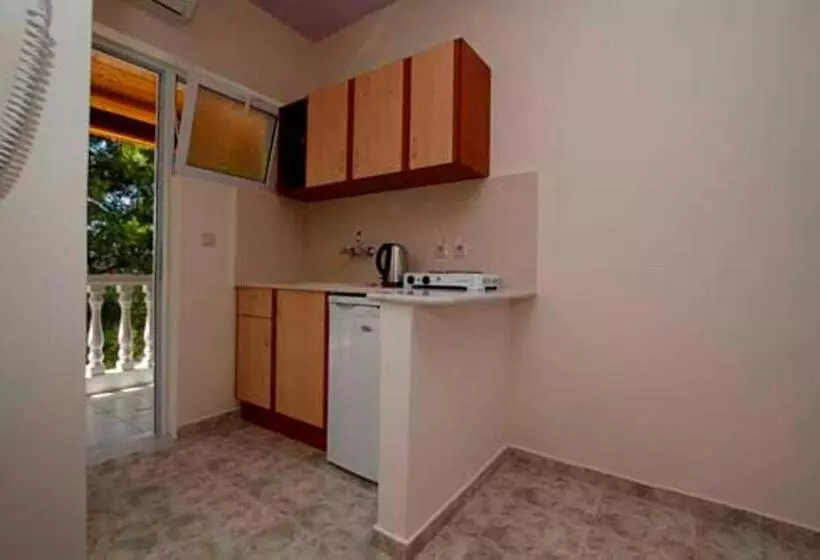 استودیوی استاندارد, Zante View Studios & Villas