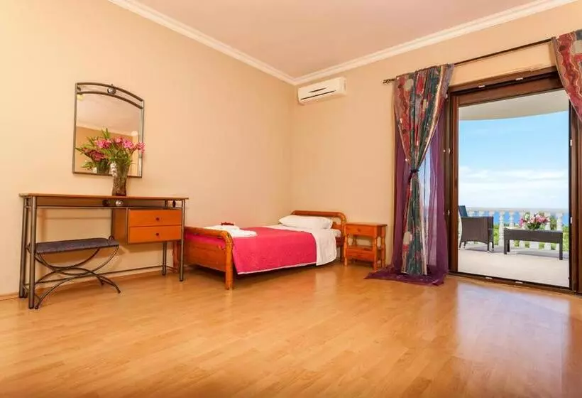 ویلای 4 خوابه, Zante View Studios & Villas