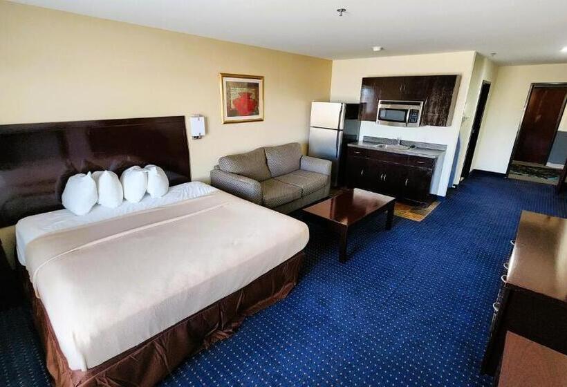 带大床的套房, Fairbridge Inn & Suites Canadian