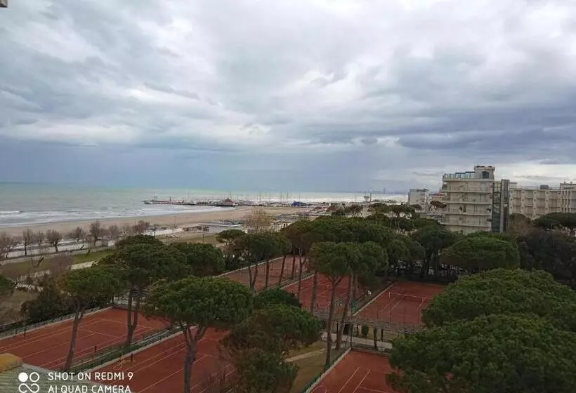 اتاق استاندارد چهار تخته با چشمانداز دریا, Helios Beach