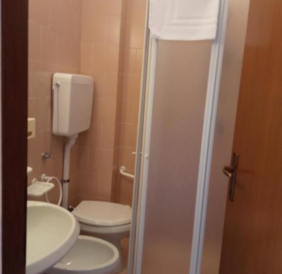 이코노미 룸, Helios Beach