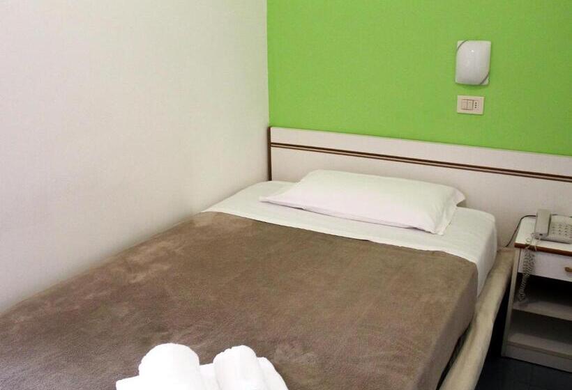 이코노미 룸, Helios Beach