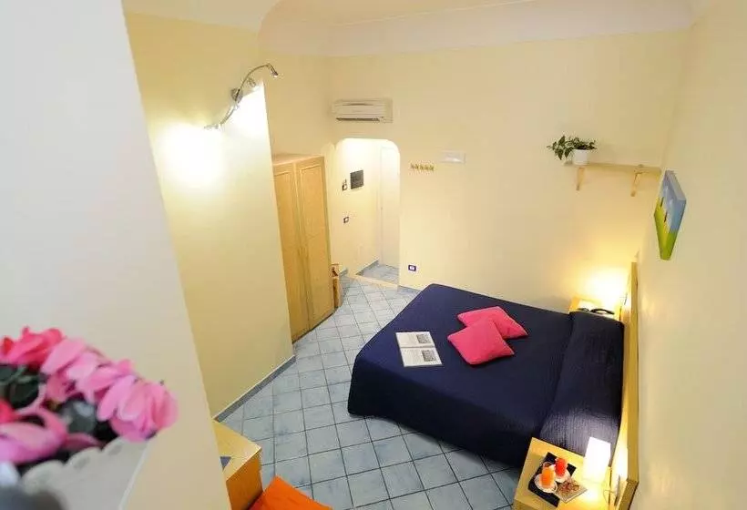 اتاق استاندارد, Sharon House