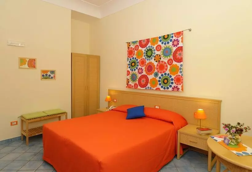 اتاق استاندارد, Sharon House
