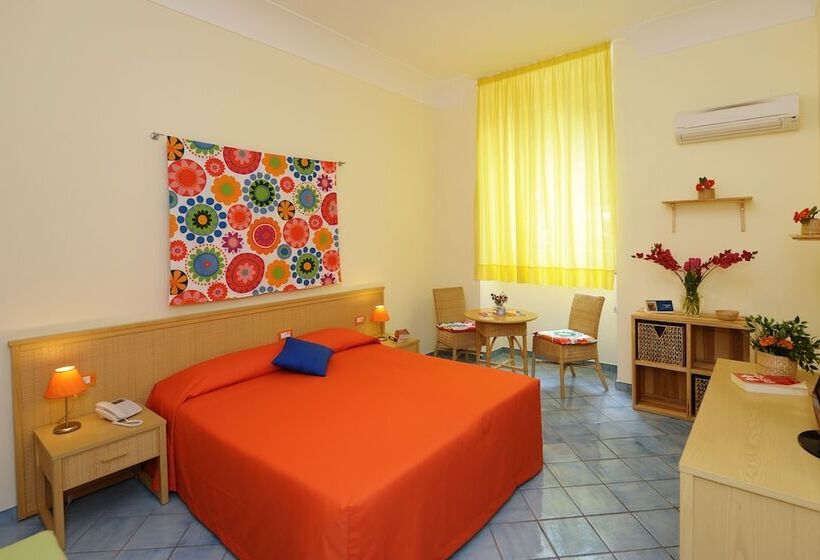 Номер Стандарт, Sharon House