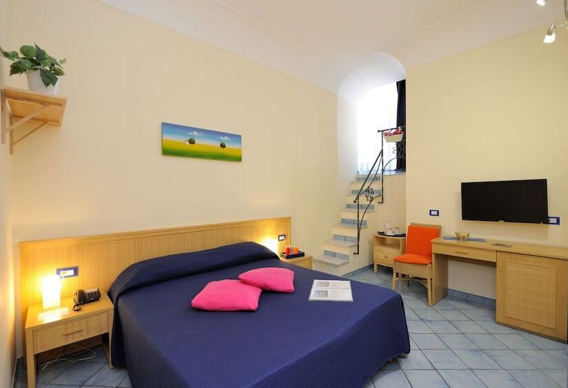 标准间, Sharon House