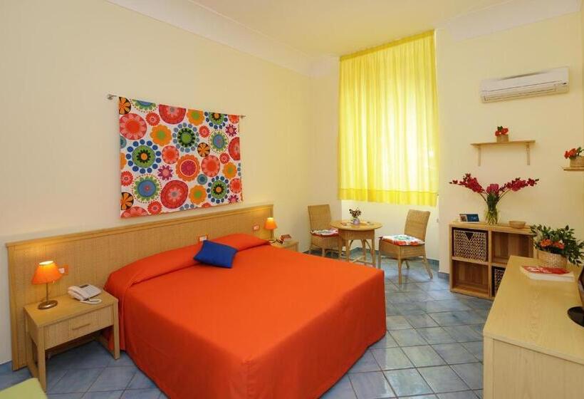 标准间, Sharon House