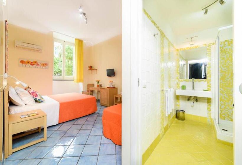 基本三人间, Sharon House