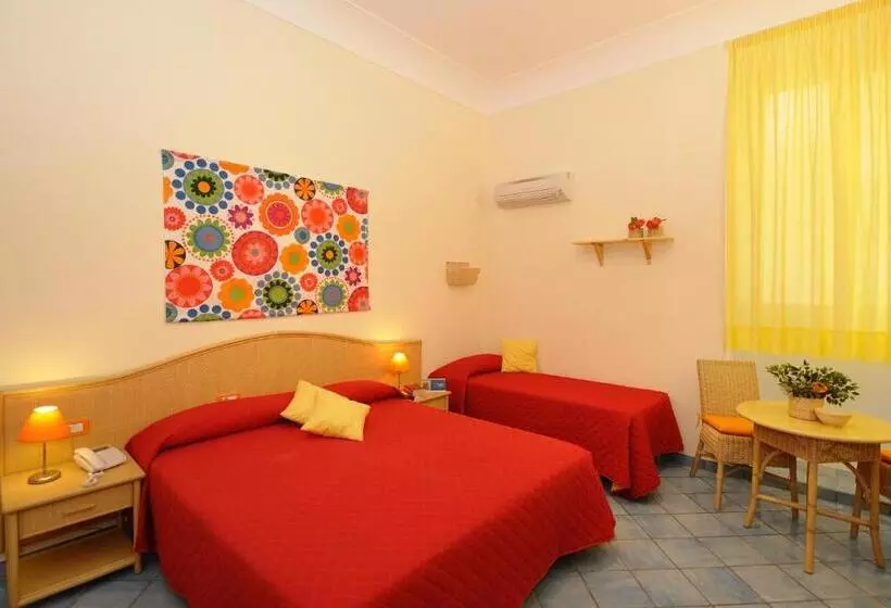 اتاق خانوادگی, Sharon House