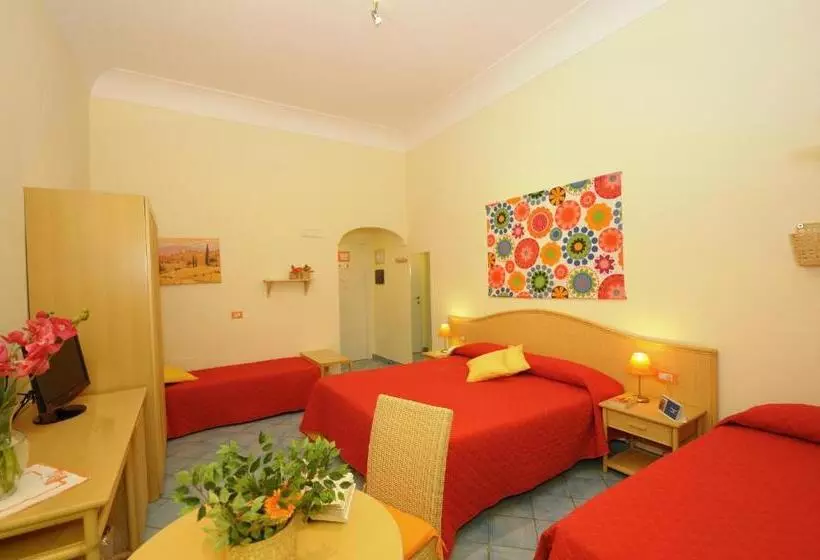 اتاق خانوادگی, Sharon House