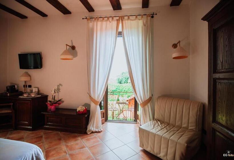 סוויטת ג'וניור עם מרפסת, Al Castello Resort