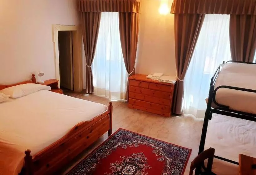 スタンダード４人部屋, Albergo Trieste