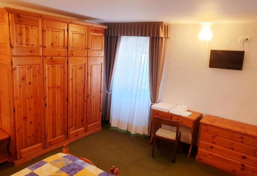 חדר סטנדרט נוף להרים, Albergo Trieste