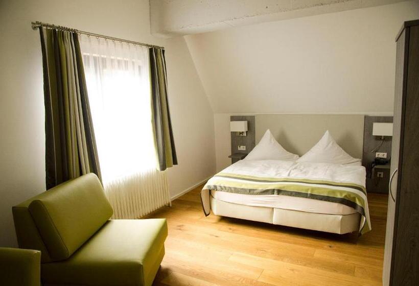 スタンダードトリプルルーム, Am Schloss