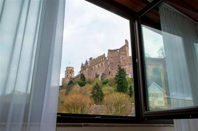 スタンダードトリプルルーム, Am Schloss