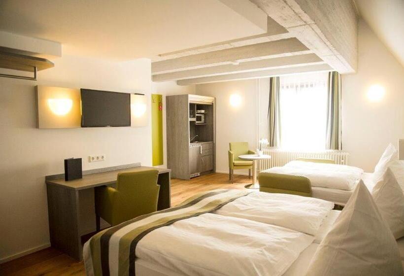 スタンダード4人部屋, Am Schloss