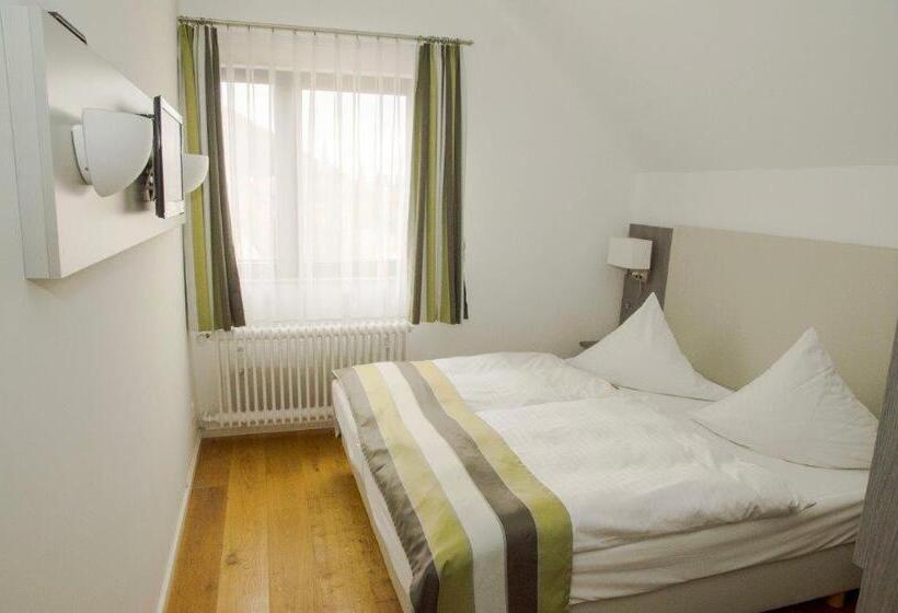 2ベッドルームアパートメント, Am Schloss