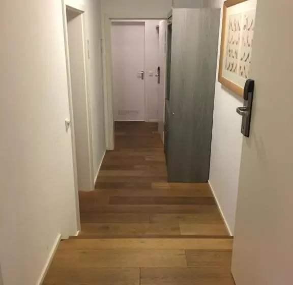 ２ベッドルームアパートメント, Am Schloss