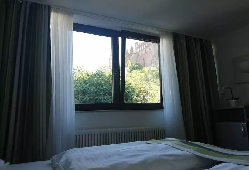１ベッドルームベーシックアパートメント, Am Schloss