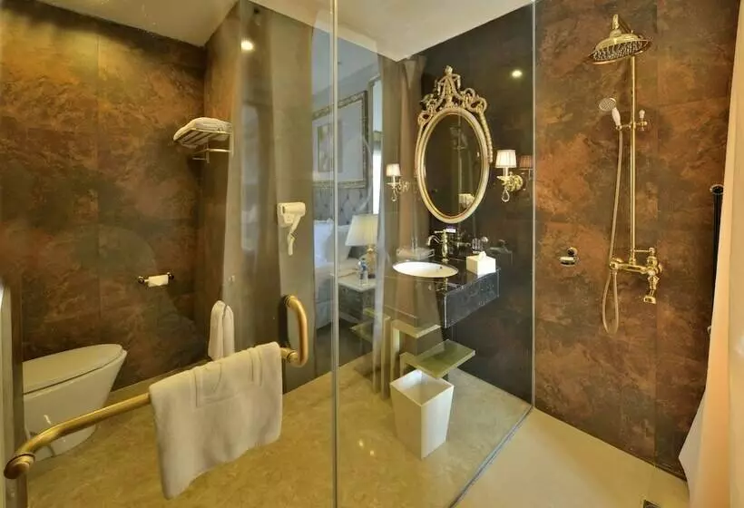 Camera Deluxe, Amaroossa Royal Bogor