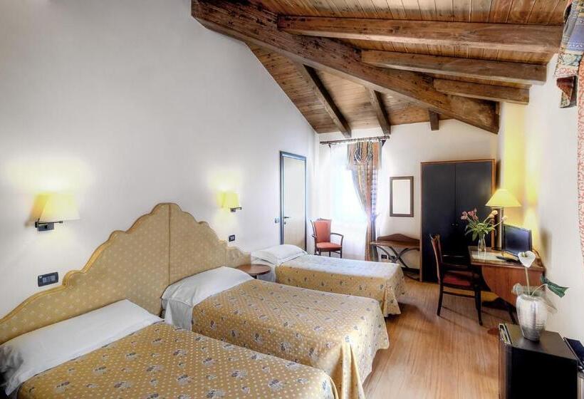 غرفة قياسية ثلاثية, Antica Locanda Il Sole