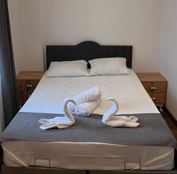 标准间带山景, Bella