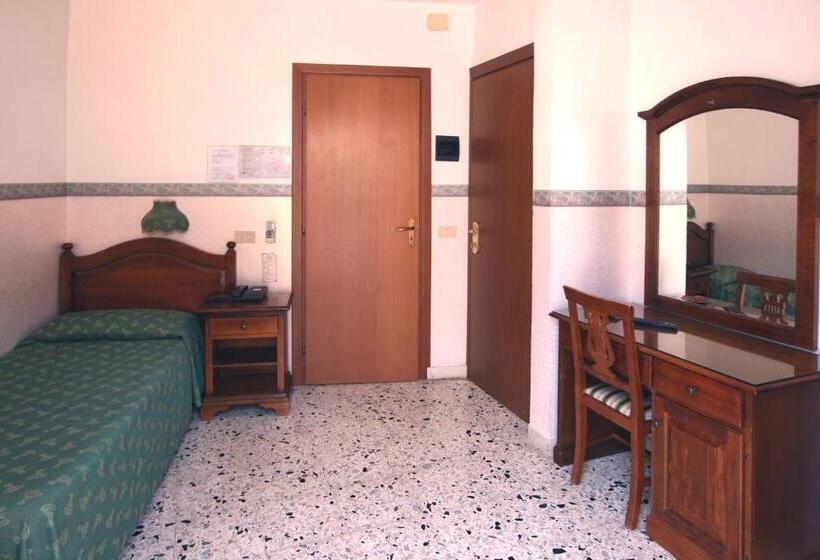 标准单人间, Cortese