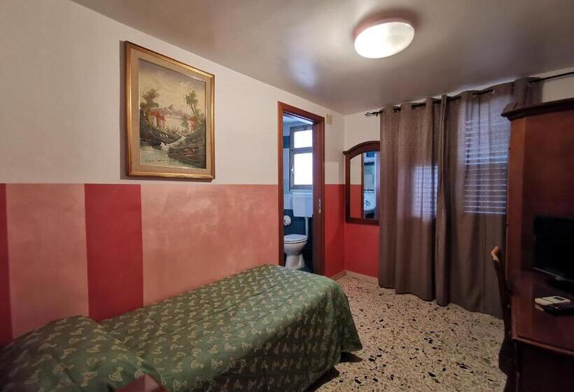 标准单人间, Cortese