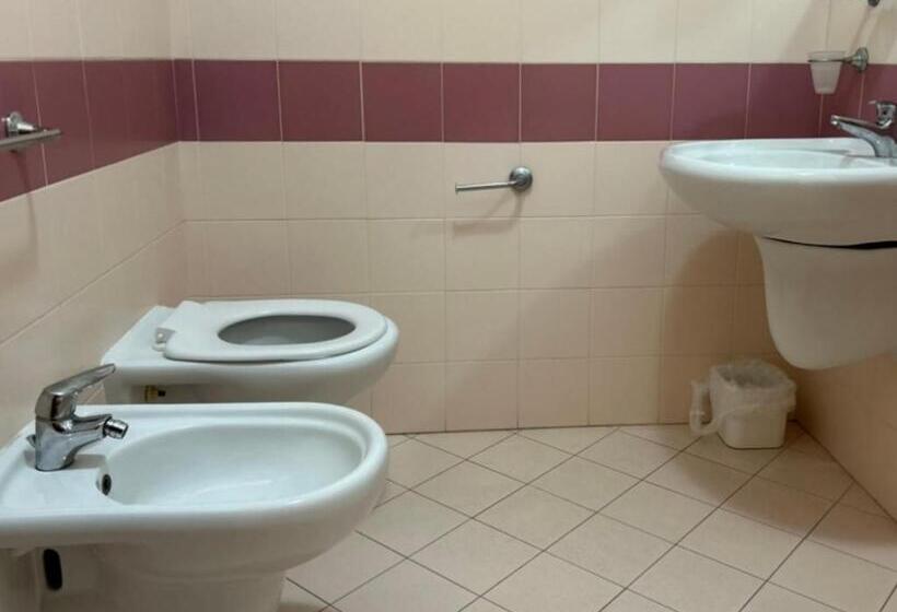 غرفة قياسية ثلاثية, Costa D Oro