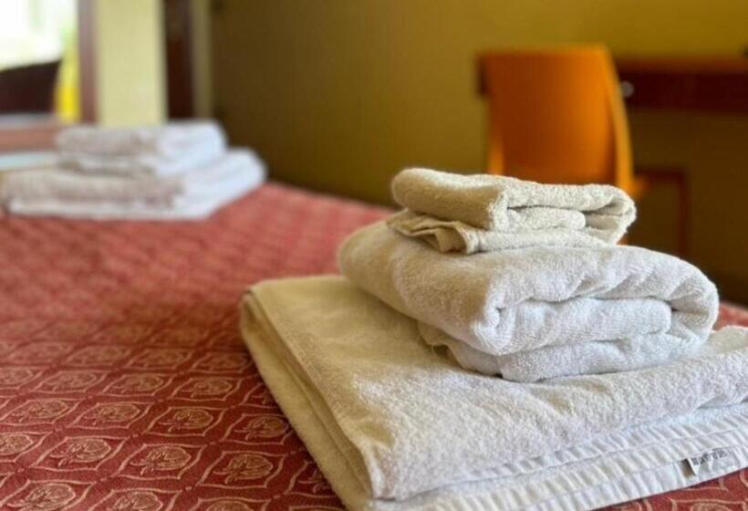 غرفة قياسية رباعية, Costa D Oro