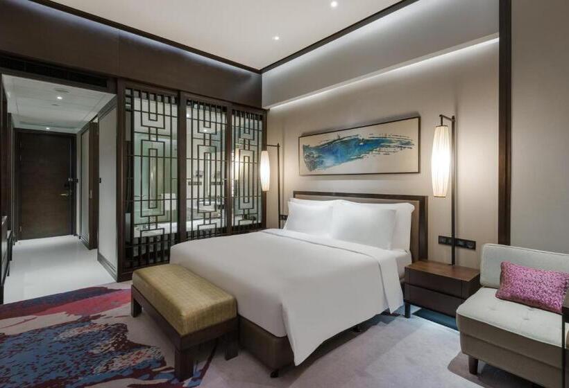 Club Room, Crowne Plaza Chongqing New North Zone, An Ihg