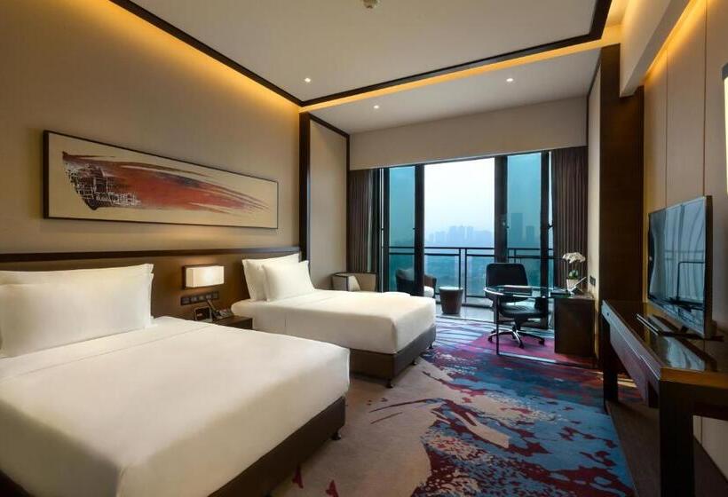 Premium Room Golf View, Crowne Plaza Chongqing New North Zone, An Ihg