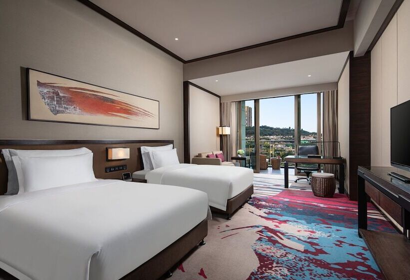 Premium Room Golf View, Crowne Plaza Chongqing New North Zone, An Ihg