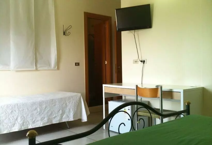 Habitació Triple Estàndard, Esperia
