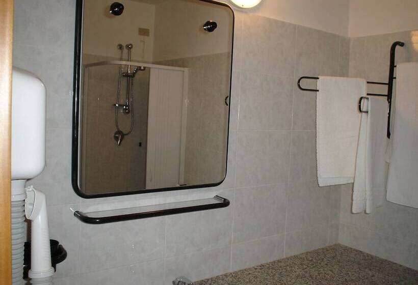 חדר סטנדרט לארבעה, Esperia