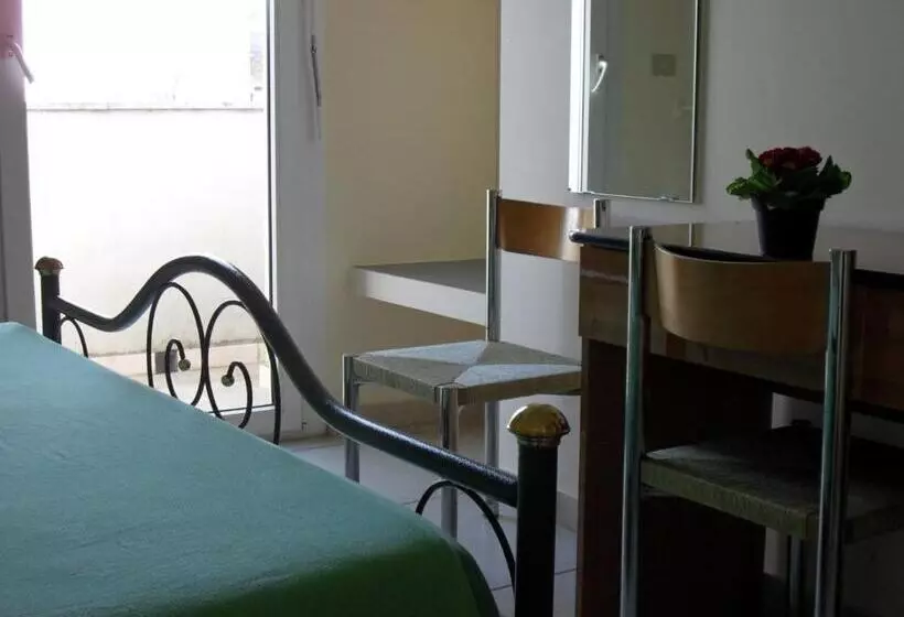 Habitació Triple Estàndard, Esperia