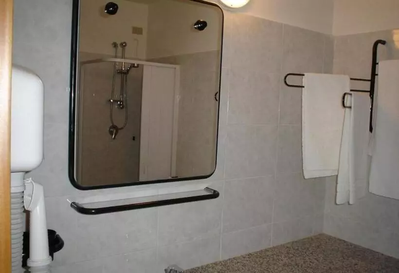 Habitació Triple Estàndard, Esperia