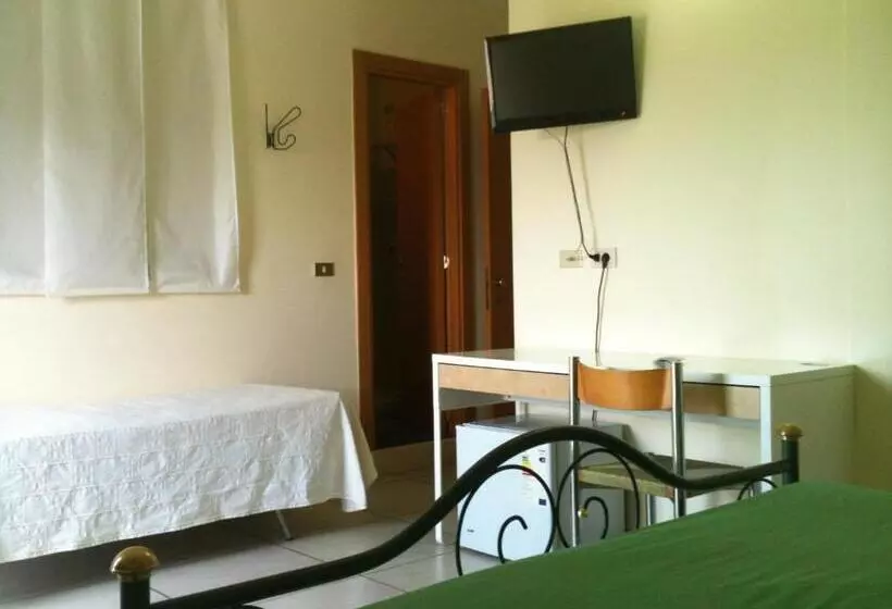 Habitació Triple Estàndard, Esperia