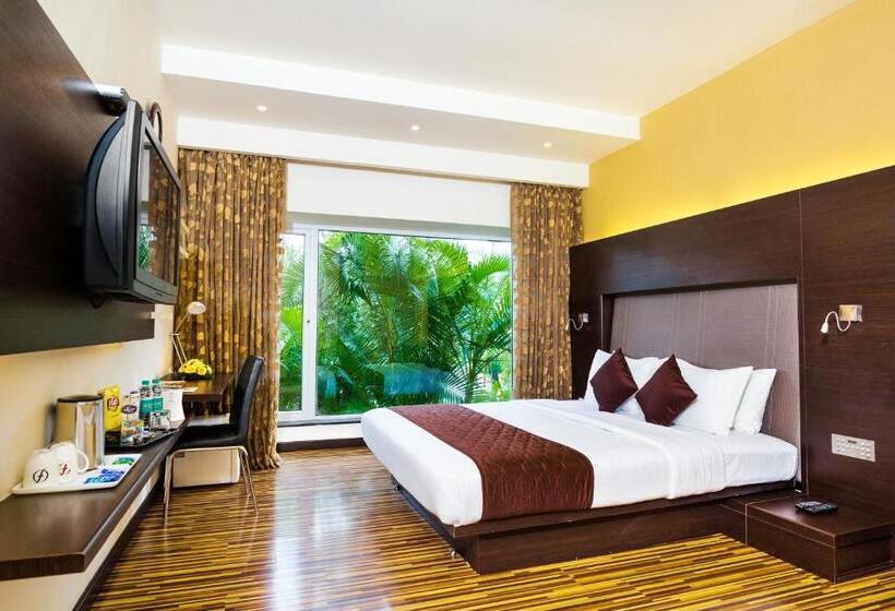 キングサイズベッドのデラックスルーム, Flora Airport Hotel And Convention Centre Kochi