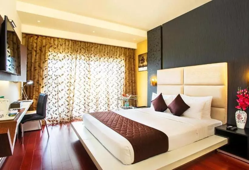 スイート, Flora Airport Hotel And Convention Centre Kochi