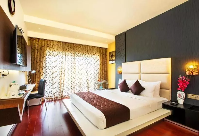 スイート, Flora Airport Hotel And Convention Centre Kochi