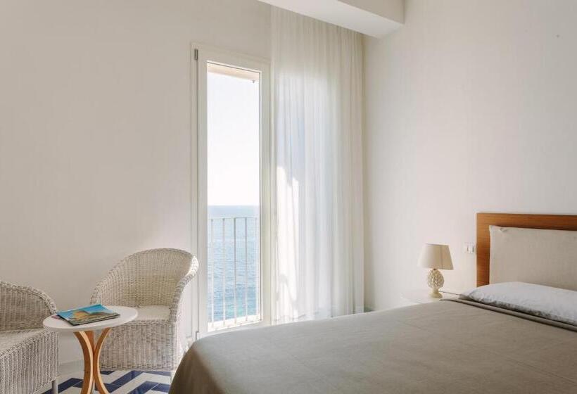 带2个卧室带海景的公寓, Giuggiulena