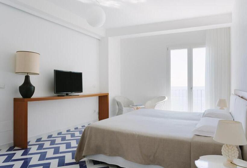 带2个卧室带海景的公寓, Giuggiulena