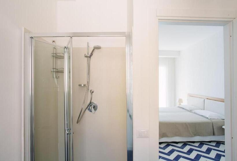 带大床的标准间, Giuggiulena